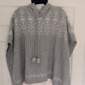Soft Surroundings Light Gray Hooded Snowflake Poncho
